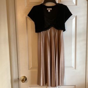 Girls holiday gold & black dress by Amy Byer. Jr 14